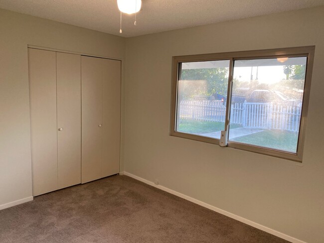 Building Photo - 3 bedroom home with large living room on a...