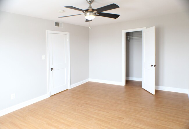 Building Photo - Beautifully Renovated 1BR, 1 Bath Apt in B...