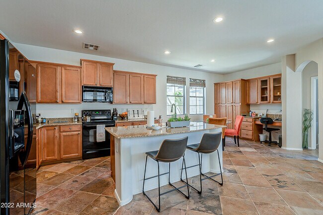 Building Photo - 21124 W Prospector Way