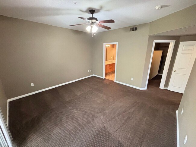 Building Photo - Beautiful 2Bed/2Bath Condo located in the ...