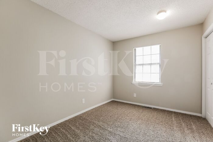 Building Photo - 704 Autumn Dr