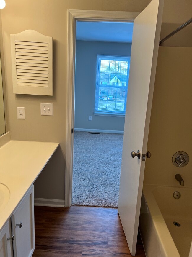 Building Photo - 11225 Salem Village Dr