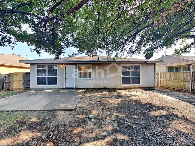 Building Photo - 2708 Emerald Ln