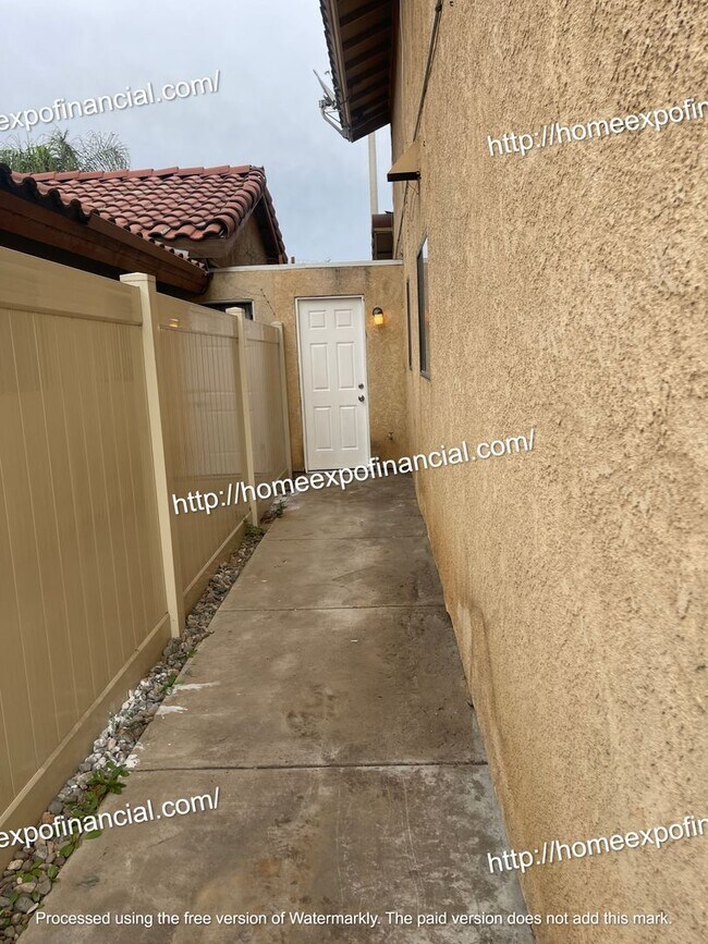 Building Photo - 186 Breezewood St
