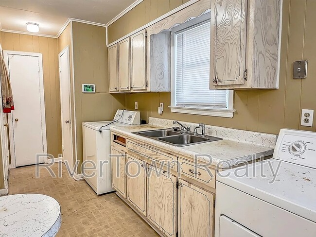 Building Photo - 2644 Courtney Dr