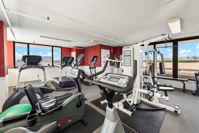 Building Photo - 2575 S Bayshore Dr