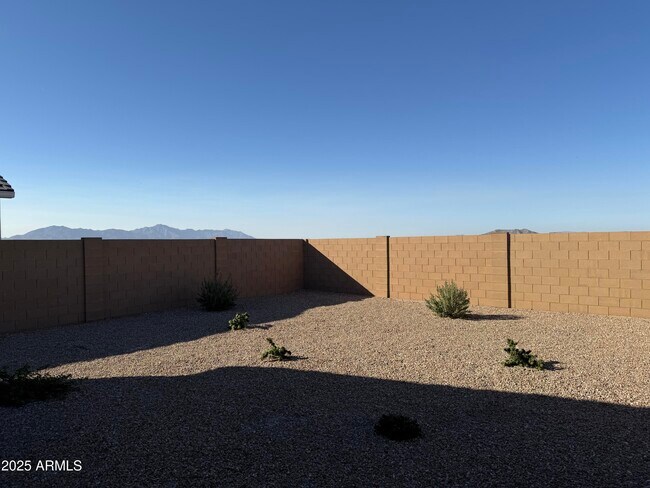 Building Photo - 40060 W Hillman Dr