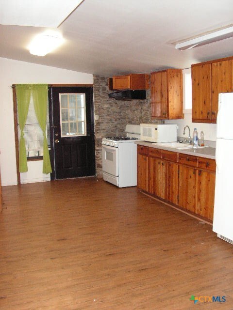 Building Photo - 1910 FM2673