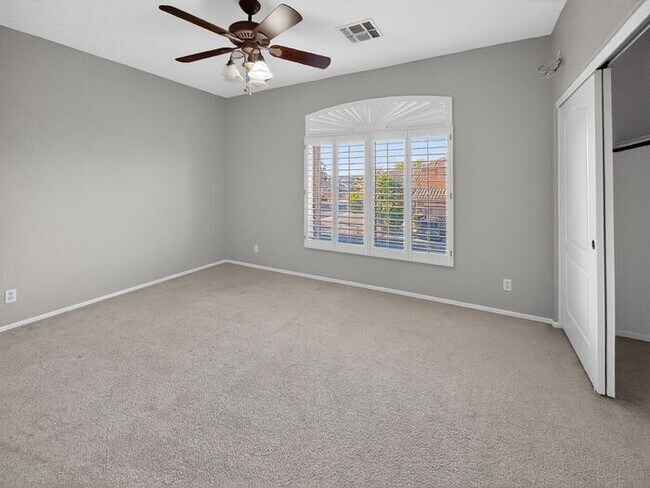 Building Photo - Charming 4 Bedrooms/ 3.5 Bath Home in Desirable Fox Crossing!!