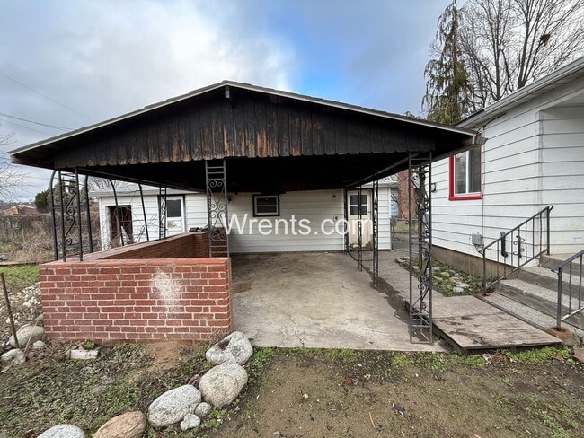 Building Photo - $500 Off Move in Special on Cute Three Bedroom Home