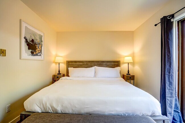 Building Photo - 1217 E Wilson St