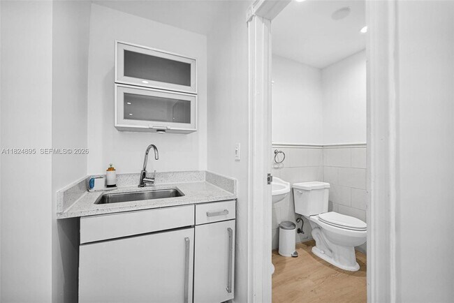 Building Photo - 150 NE 50th St