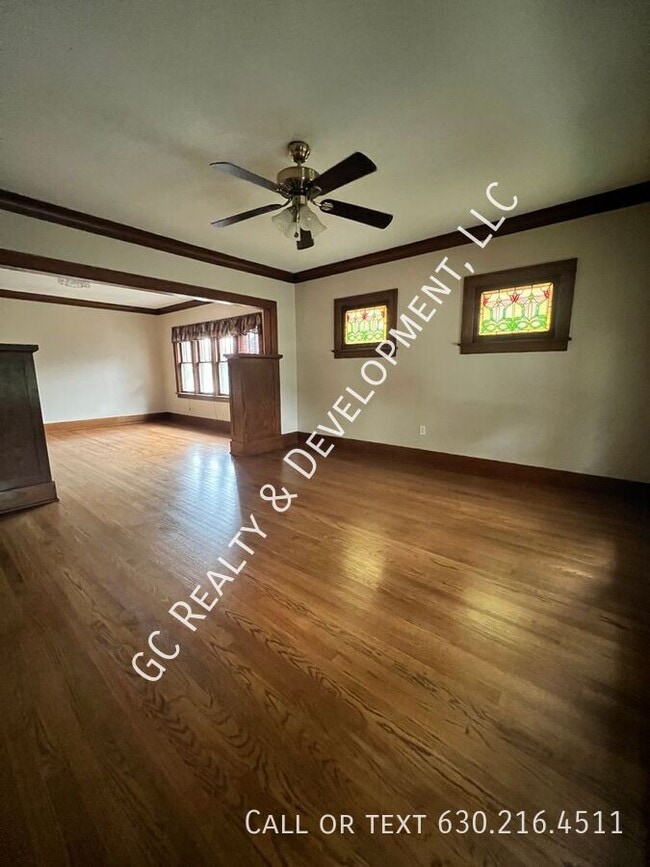 Building Photo - 337 S Maple St