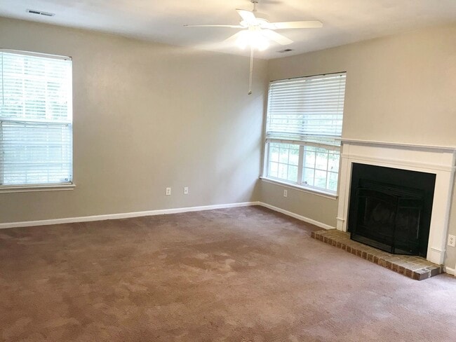 Building Photo - Oakbrooke Meadows