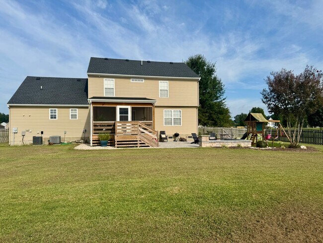 Building Photo - 309 Queenswood Blvd