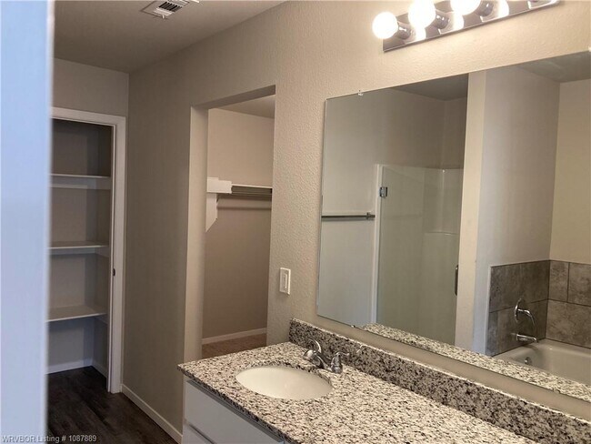 Building Photo - 8004 Dogwood Dr