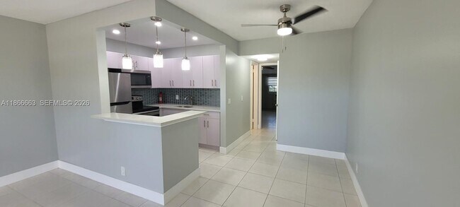 Building Photo - 202 Canterbury I