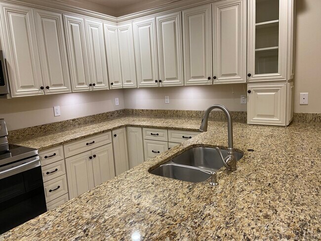 Building Photo - 4400 Vanda Dr