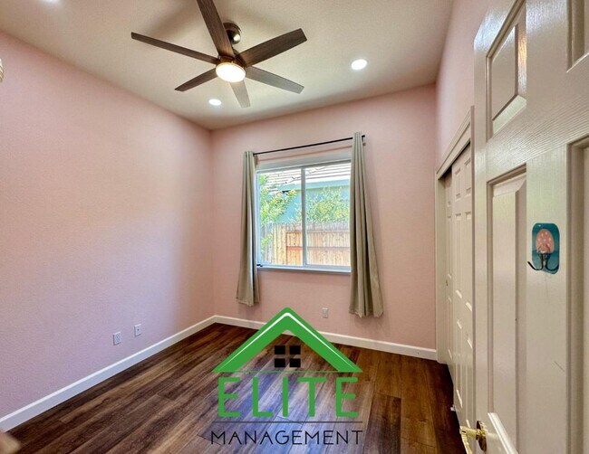Building Photo - Stunning 4-Bedroom, 3.5-Bath Home