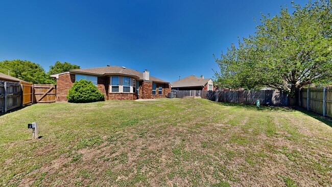 Building Photo - Nice 3 Bedroom 2 Bathroom Home with Storm Shelter and Office!