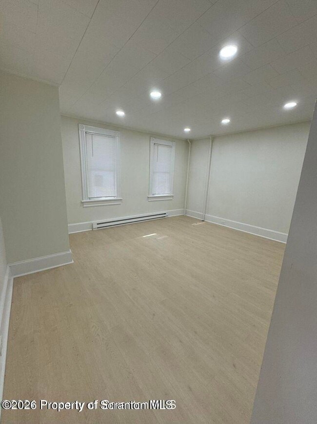 Building Photo - 538 N Sumner Ave