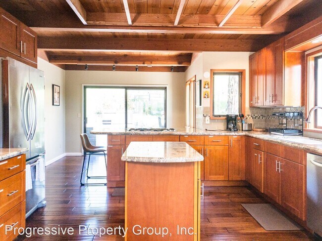 Building Photo - 4 br, 2.5 bath House - 5561 Yerba Buena Road