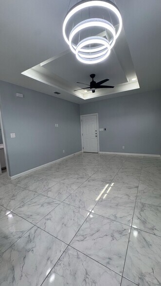 Building Photo - 1019 N Abbey Ave