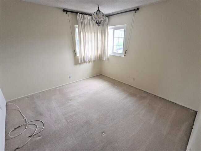 Building Photo - 1001 N Ave 67