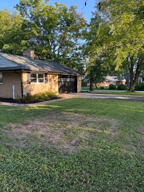Building Photo - 2026 Bonniedale Dr