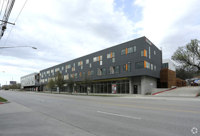 View of property - 2000 E 7th St