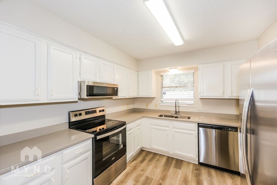 Building Photo - 4303 Gentle Springs Dr