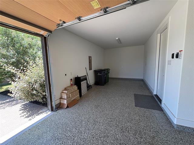 Building Photo - 1451 Maplewood Dr