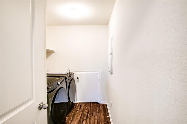 Building Photo - 253 Beechnut Dr