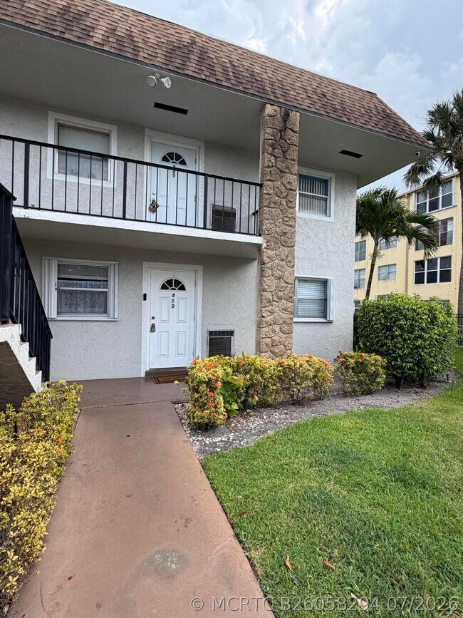 Building Photo - 9915 SW Sandalfoot Blvd