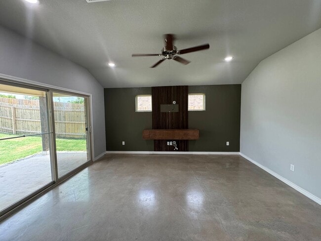 Building Photo - 1459 Dryden Ave