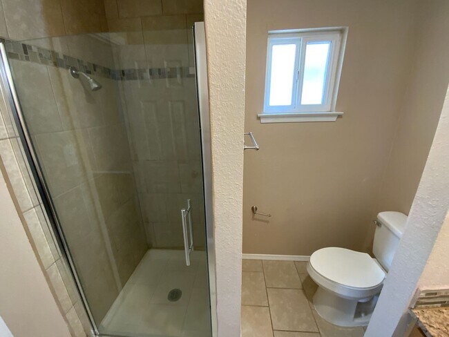 Building Photo - 3 Bedroom Single Story Home Available Near...