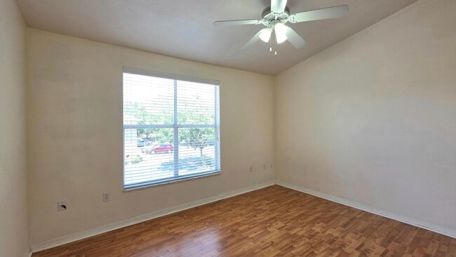 Building Photo - FOR RENT 2 bed 2.5 bath Condominium