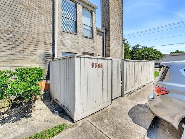 Building Photo - 9548 Pagewood Ln