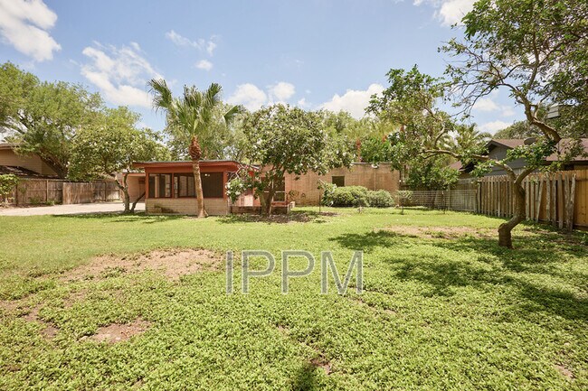 Building Photo - 5108 Manana Cir