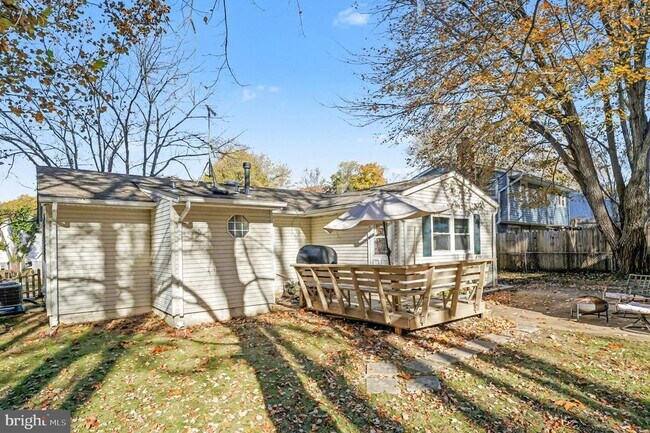 Building Photo - 4111 Hoffman Dr