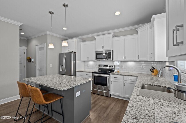 Building Photo - 594 E L Ives Dr