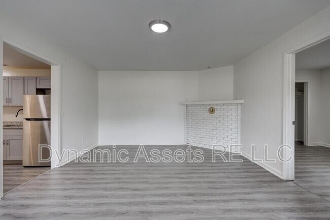 Building Photo - 208 E Park St