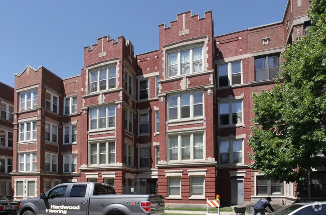 Building Photo - 5124-5126 S Greenwood Ave