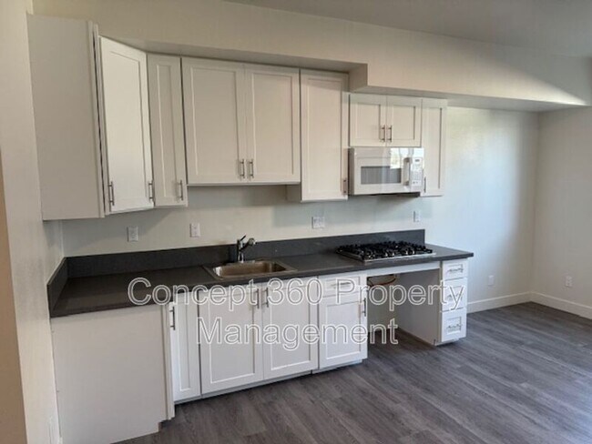 Building Photo - 226 W 87th St