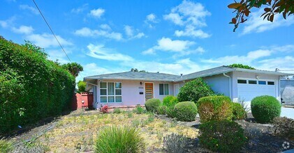Building Photo - $3690 -- Charming, Centrally Located Singl...