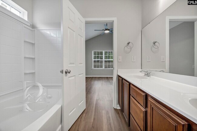 Building Photo - 151 Springhaven Dr