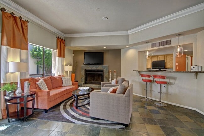 Building Photo - Desert Horizon