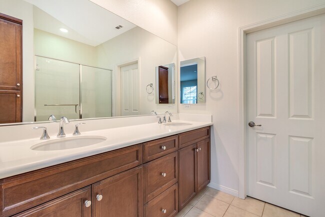 Building Photo - Live in Luxury: Fully Upgraded 2 Bedroom P...