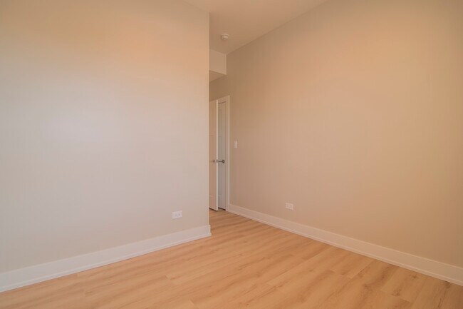 Building Photo - 1546 N Homan Ave.