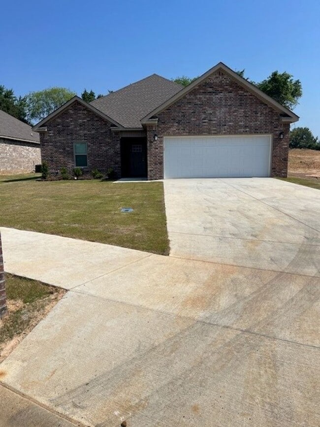 Primary Photo - NEW 3 Bed / 2 Bath in Edgemont Subdivision